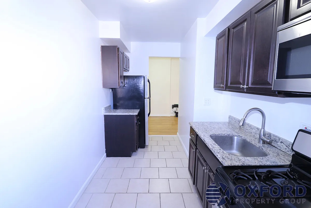 34-15 Parsons Boulevard - Photo 8