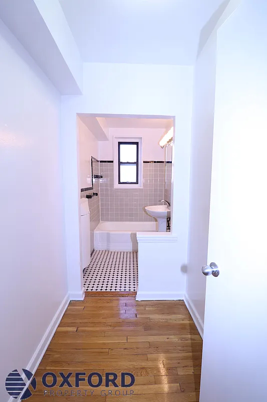 34-15 Parsons Boulevard - Photo 9