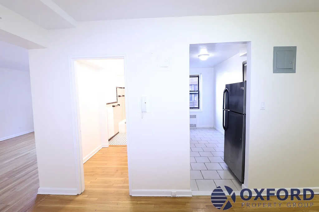 34-15 Parsons Boulevard - Photo 5