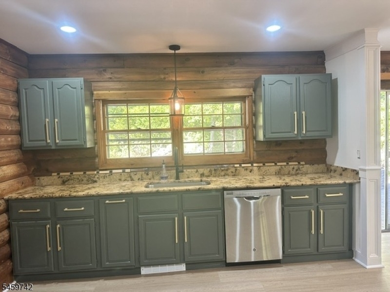 1058 Hoffman Rd - Photo 3