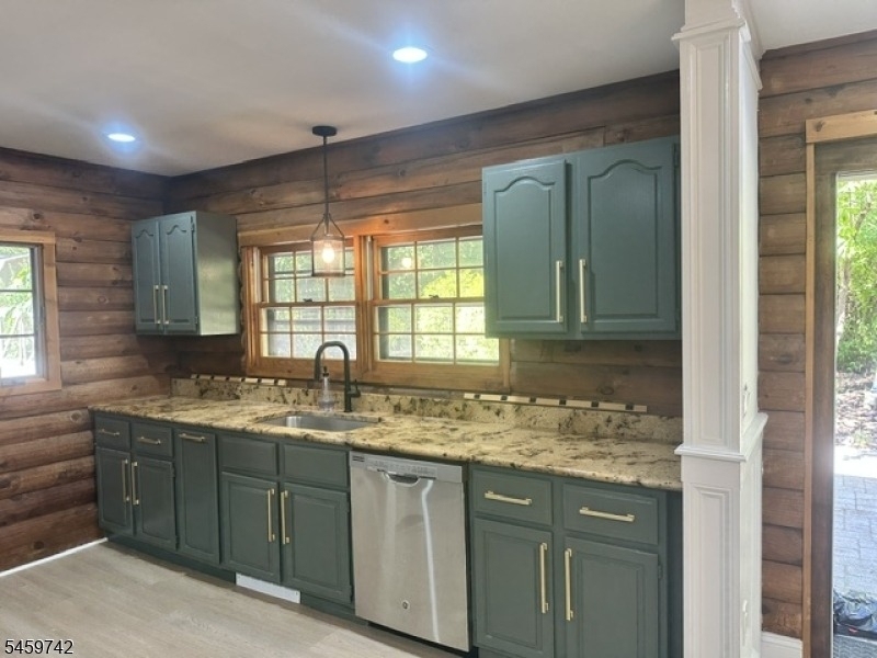 1058 Hoffman Rd - Photo 4