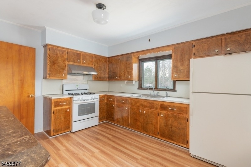 24 Morris Ave - Photo 4