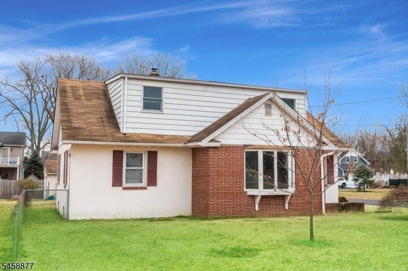 24 Morris Ave - Photo 1