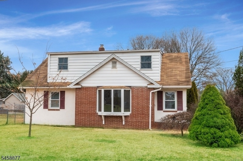 24 Morris Ave - Photo 0