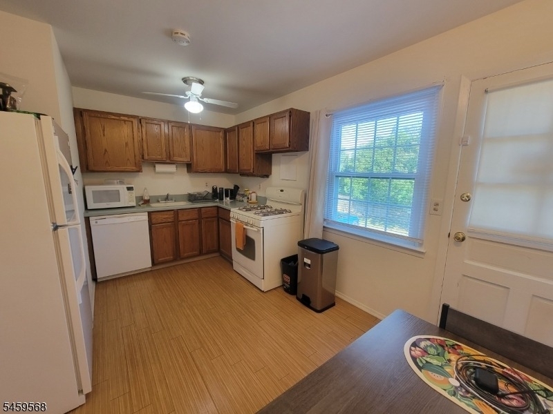 419 Pitney Pl - Photo 6