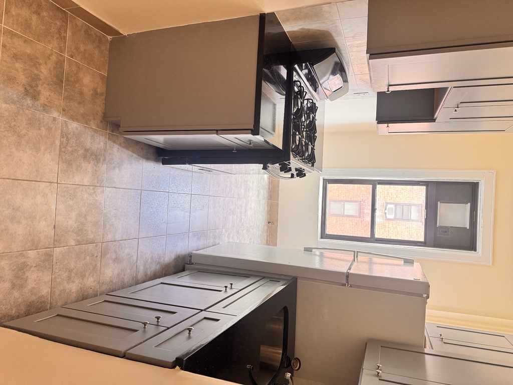 144-44 Sanford Avenue - Photo 5