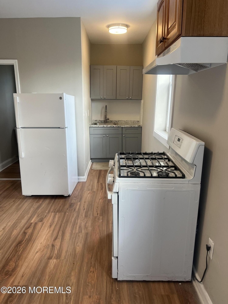 302 3rd Avenue - Photo 4