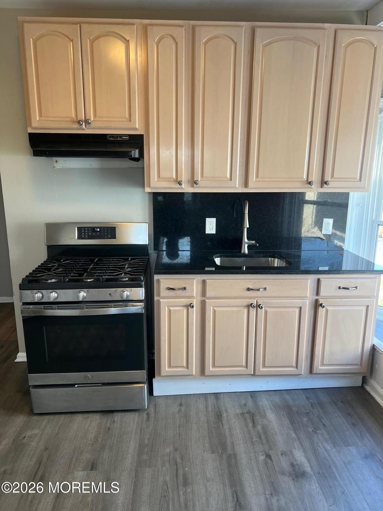 302 3rd Avenue - Photo 3