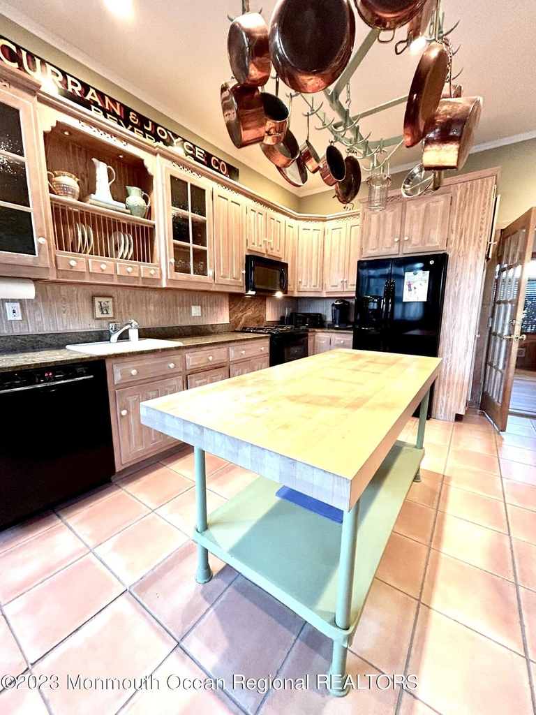 208 Passaic Avenue - Photo 6