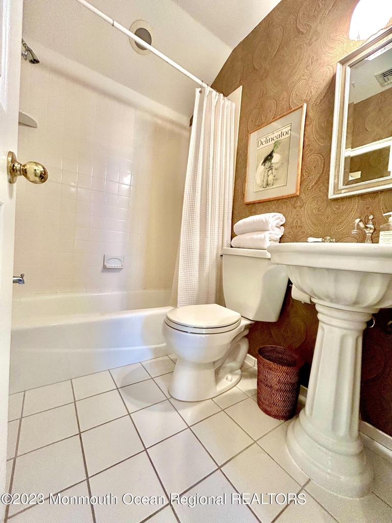 208 Passaic Avenue - Photo 10