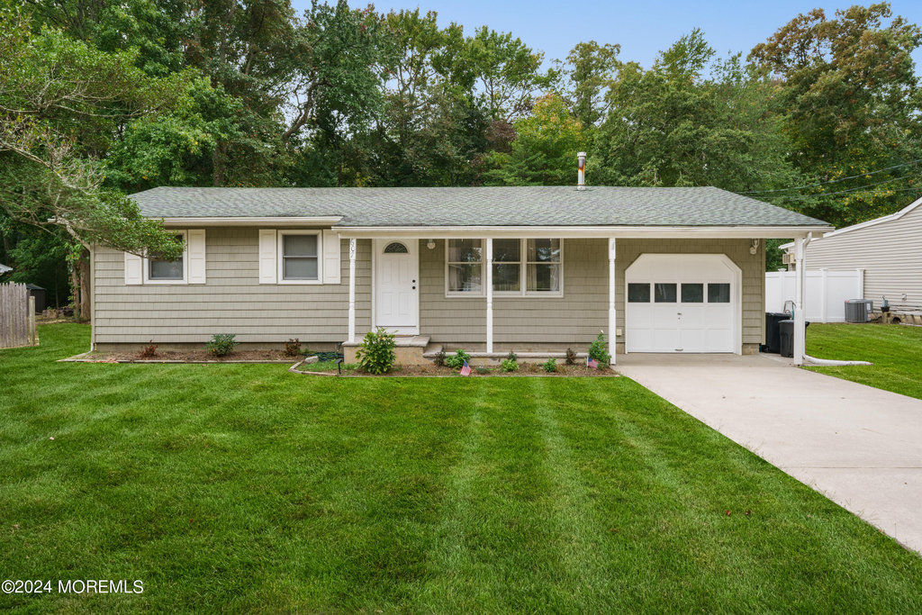 607 Sunrise Boulevard - Photo 0
