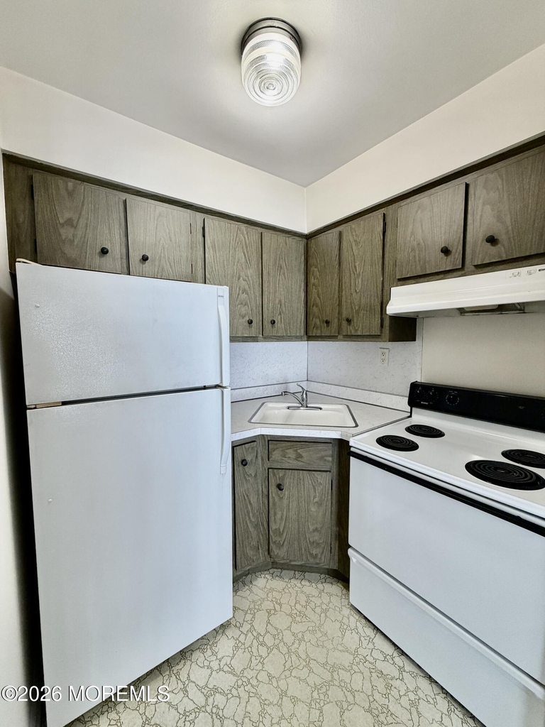 402 Sixth Avenue - Photo 4