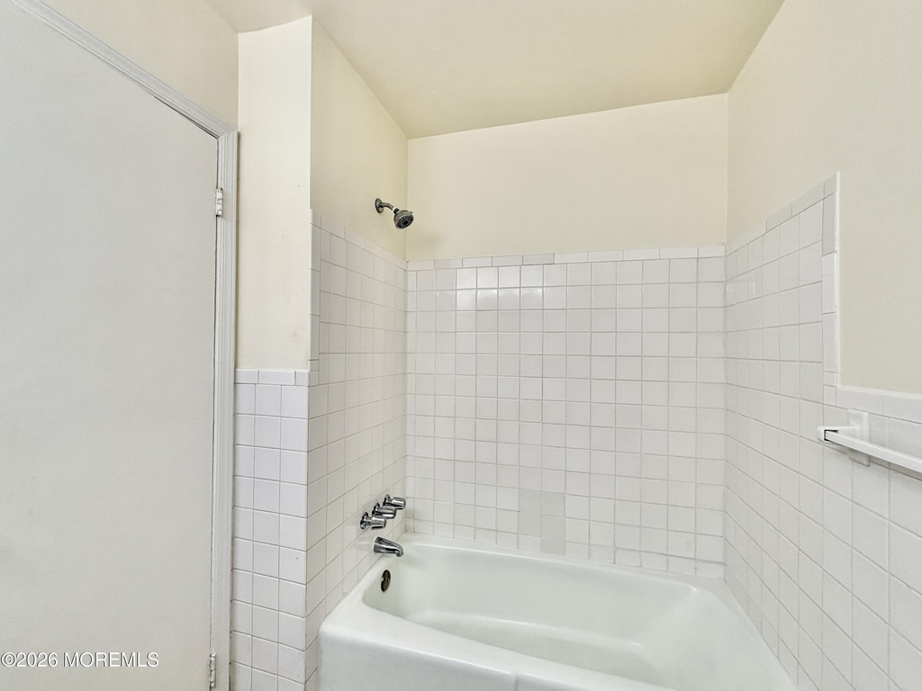 402 Sixth Avenue - Photo 7