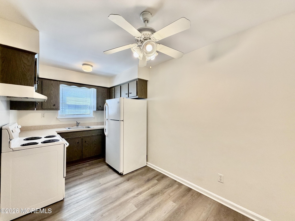 402 Sixth Avenue - Photo 2