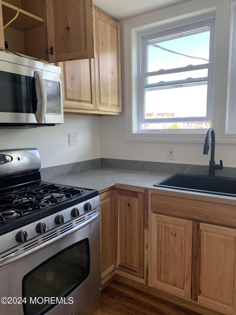 706 2nd Avenue - Photo 2