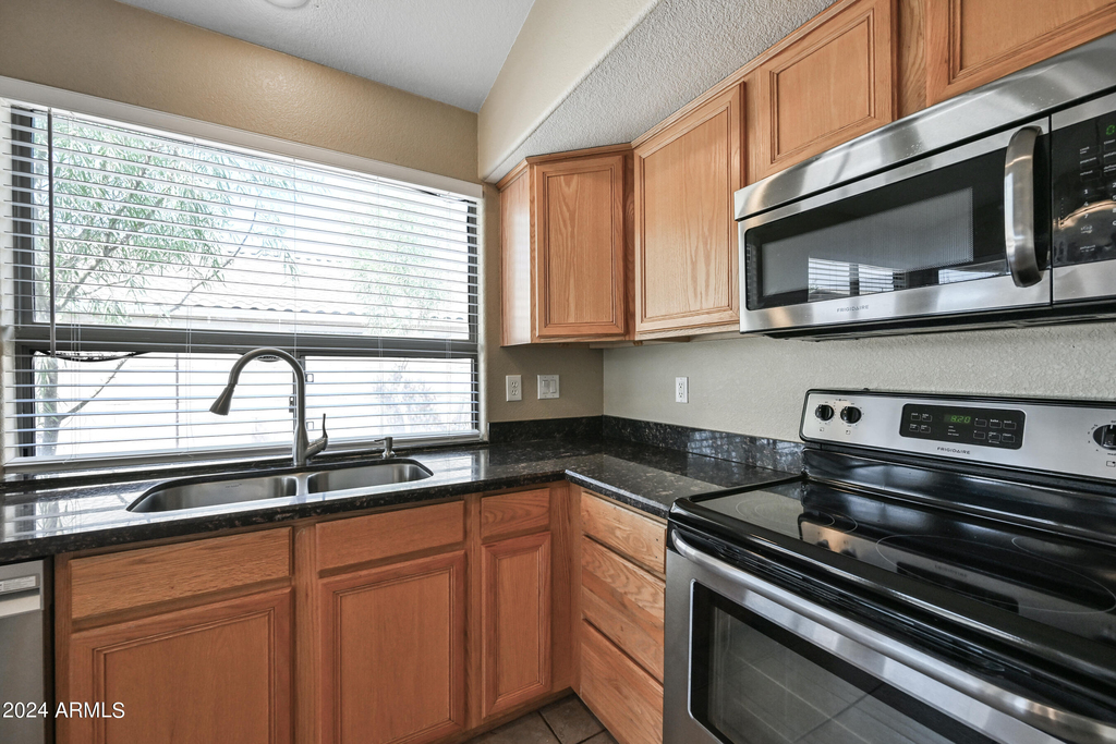 43863 W Cahill Drive - Photo 10