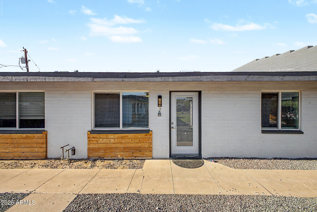 830 E Turney Avenue - Photo 0