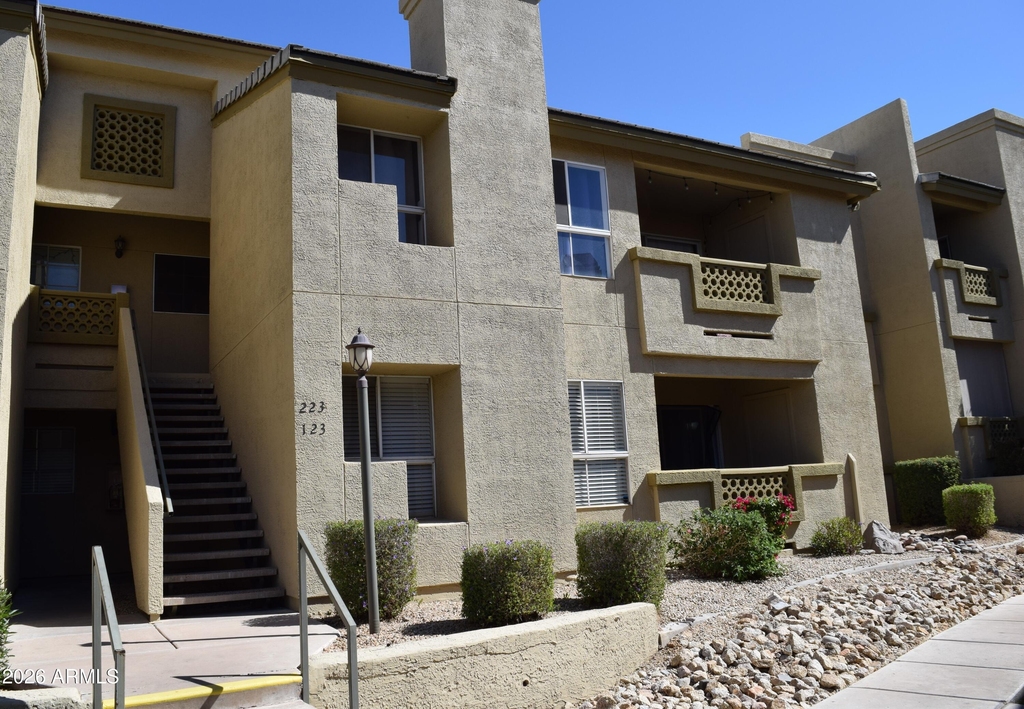 1880 E Morten Avenue - Photo 1