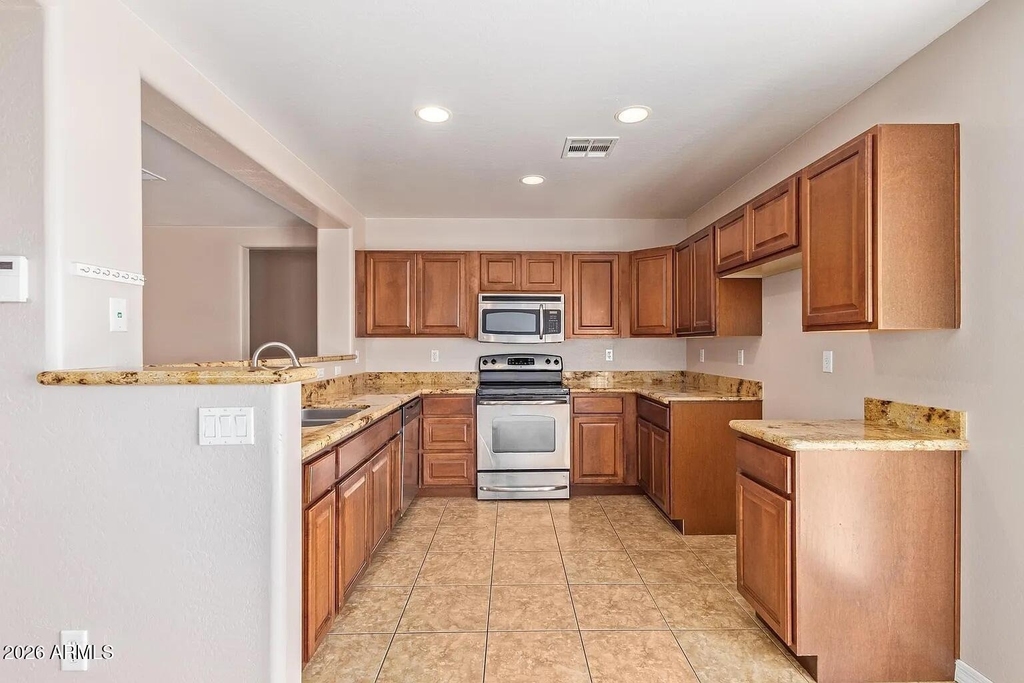1470 S 227th Avenue - Photo 3