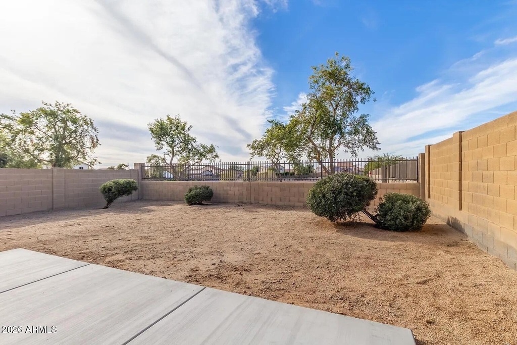 1470 S 227th Avenue - Photo 20