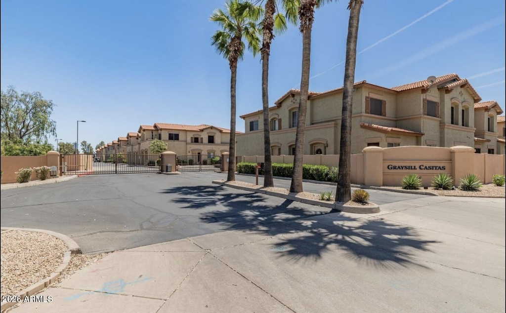 805 S Sycamore -- - Photo 12