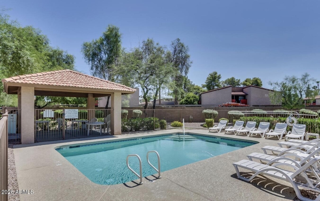 805 S Sycamore -- - Photo 11