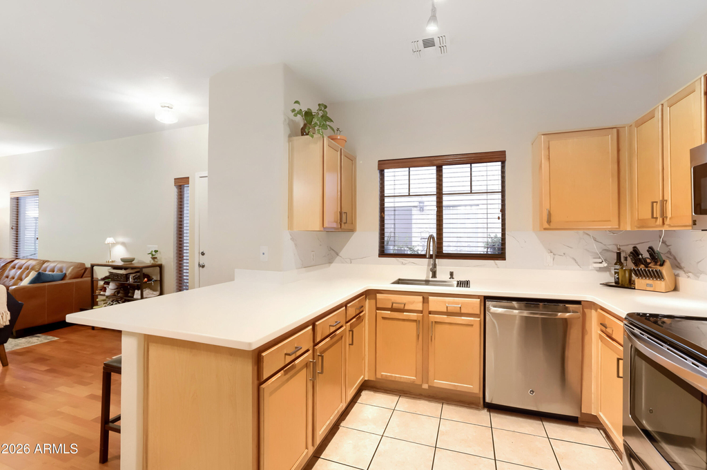 805 S Sycamore -- - Photo 4