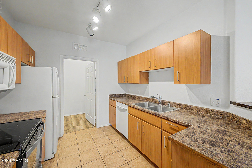 14250 W Wigwam Boulevard - Photo 6