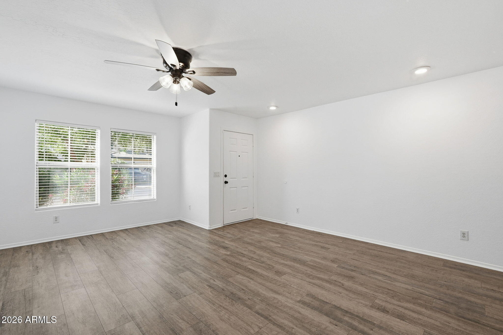 45542 W Guilder Avenue - Photo 9