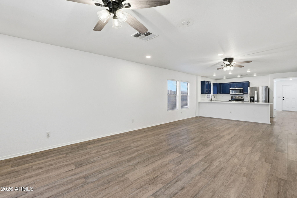 45542 W Guilder Avenue - Photo 2