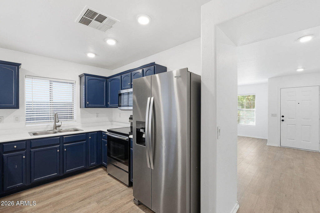 45542 W Guilder Avenue - Photo 4