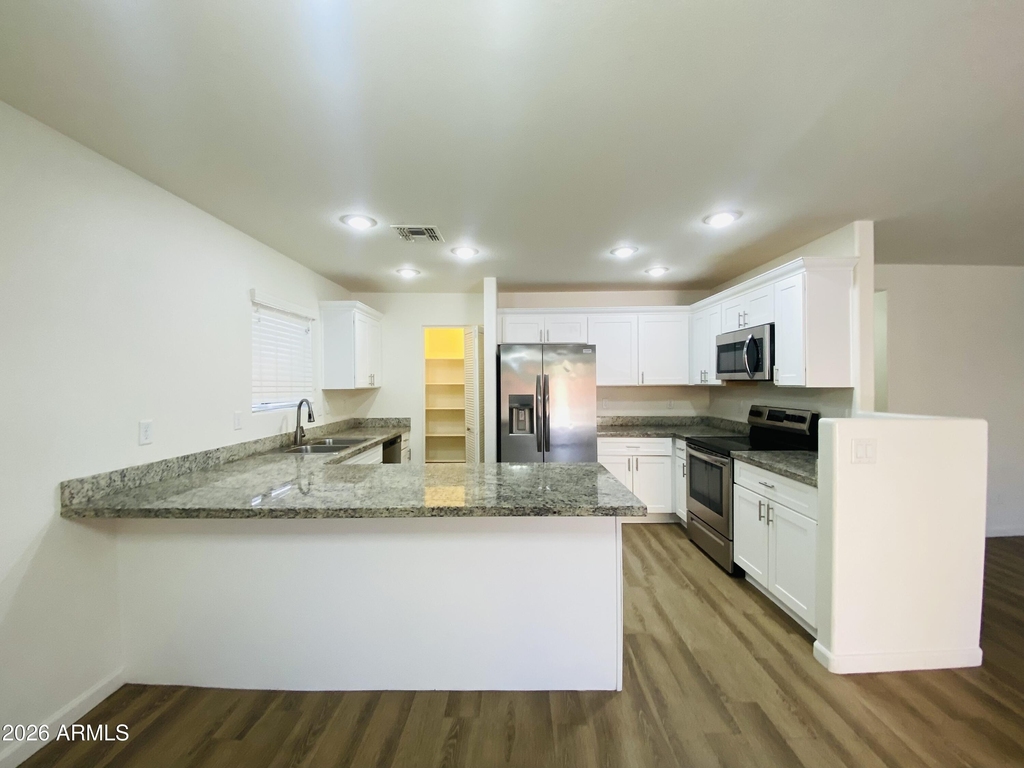 41640 W Sunland Drive - Photo 1