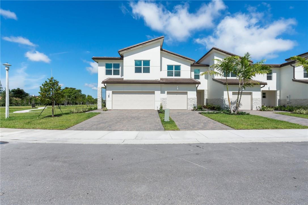 22851 Hillgard Avenue - Photo 2