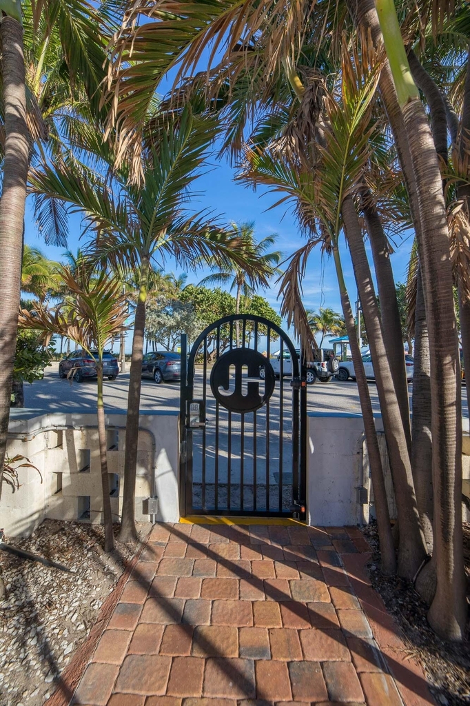 305 N Pompano Beach Boulevard - Photo 25
