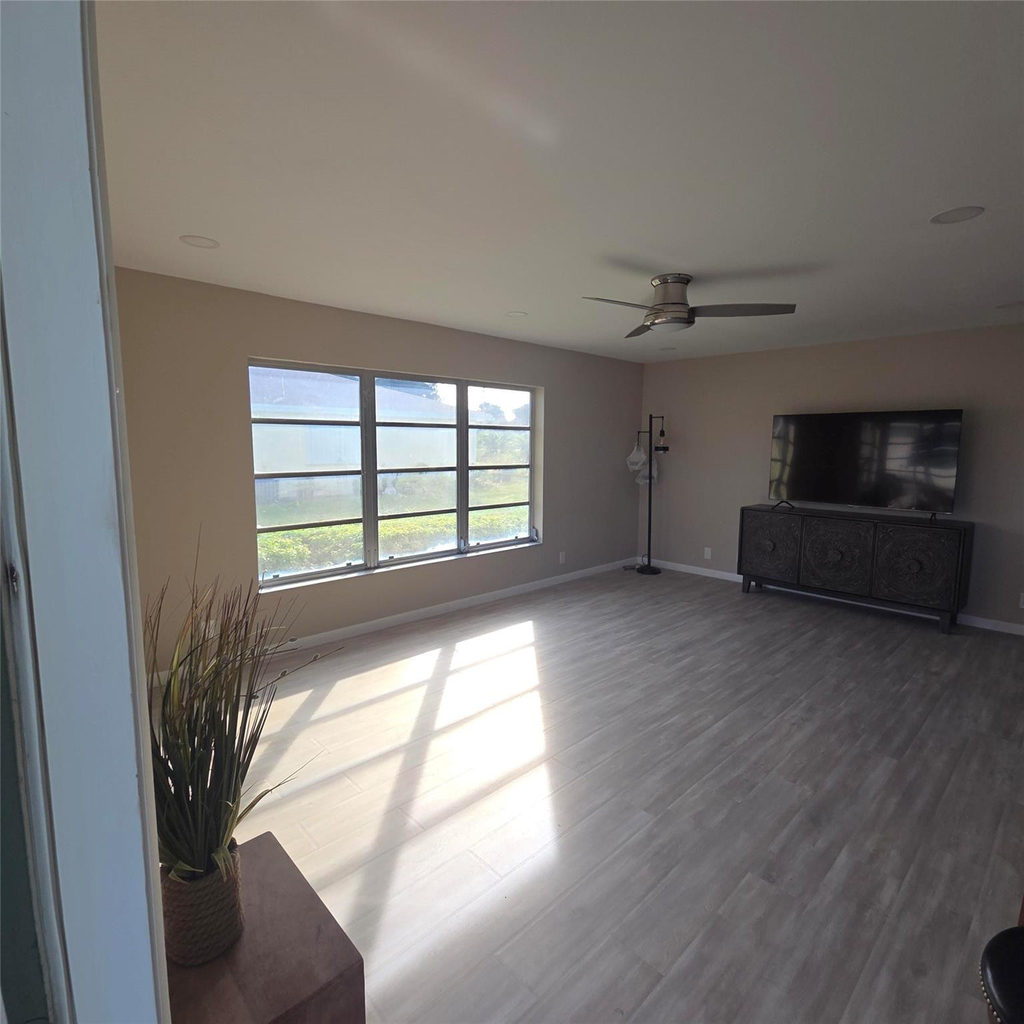 5385 Lakefront Boulevard - Photo 8