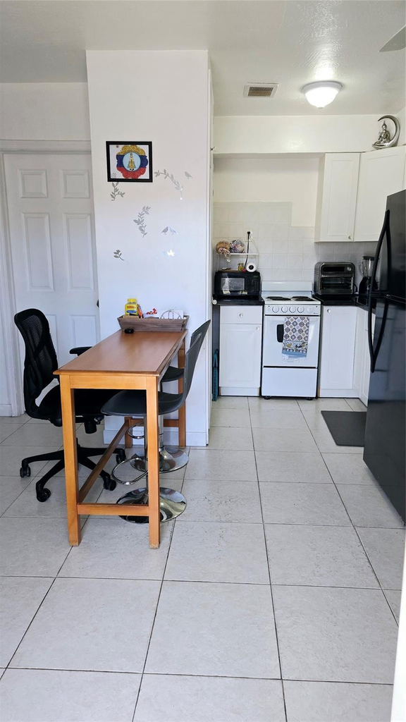 2213 Lincoln Street - Photo 1