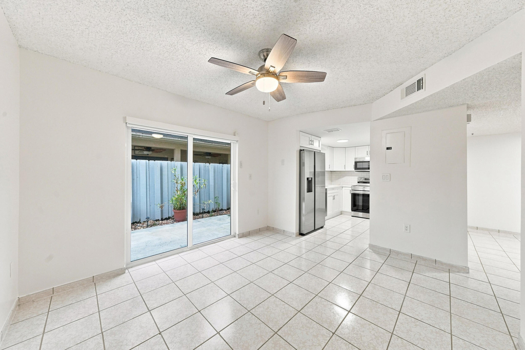 2217 W 69th Street - Photo 3