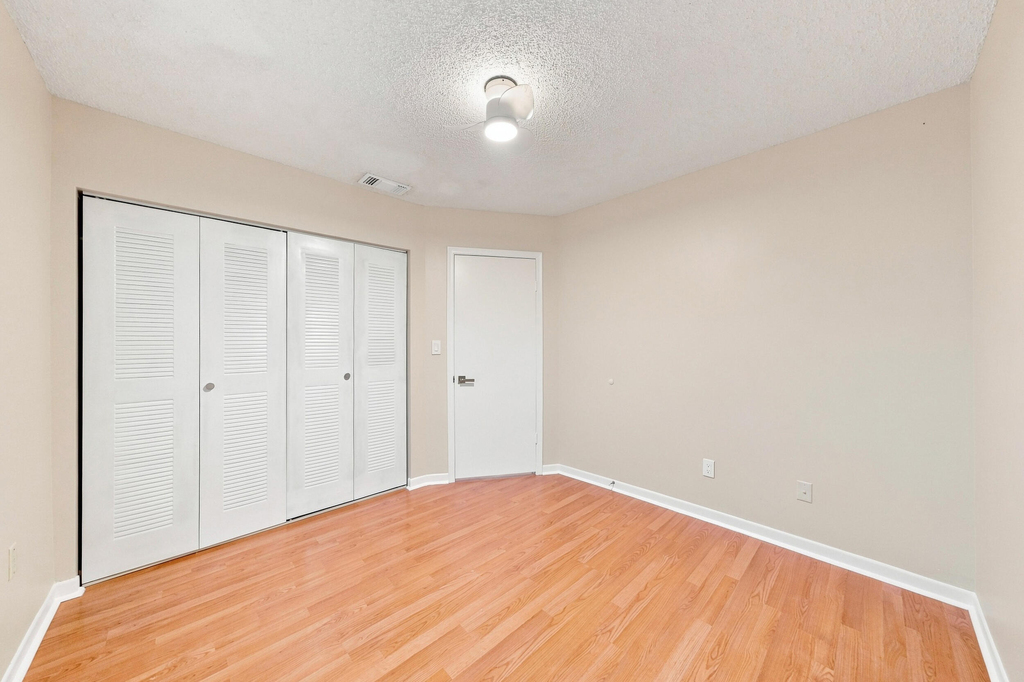 2217 W 69th Street - Photo 16