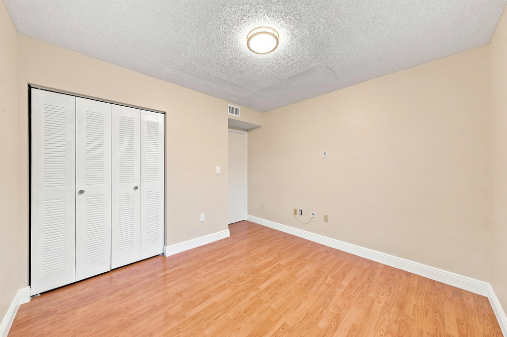 2217 W 69th Street - Photo 8