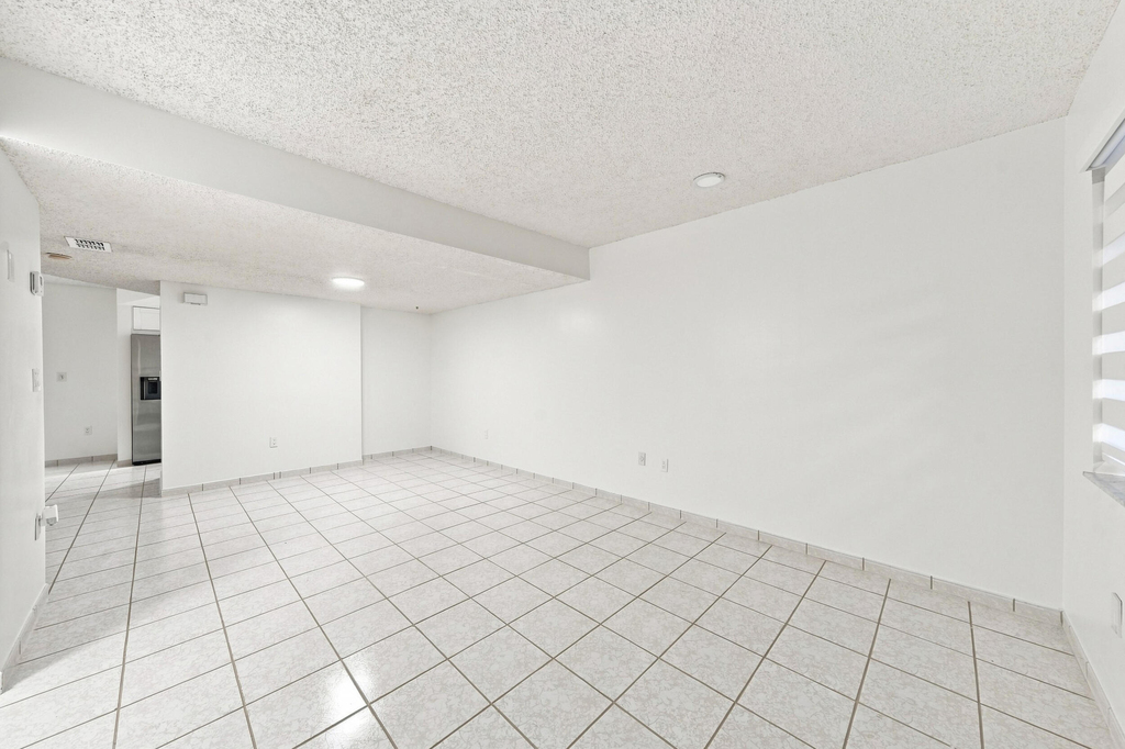 2217 W 69th Street - Photo 2