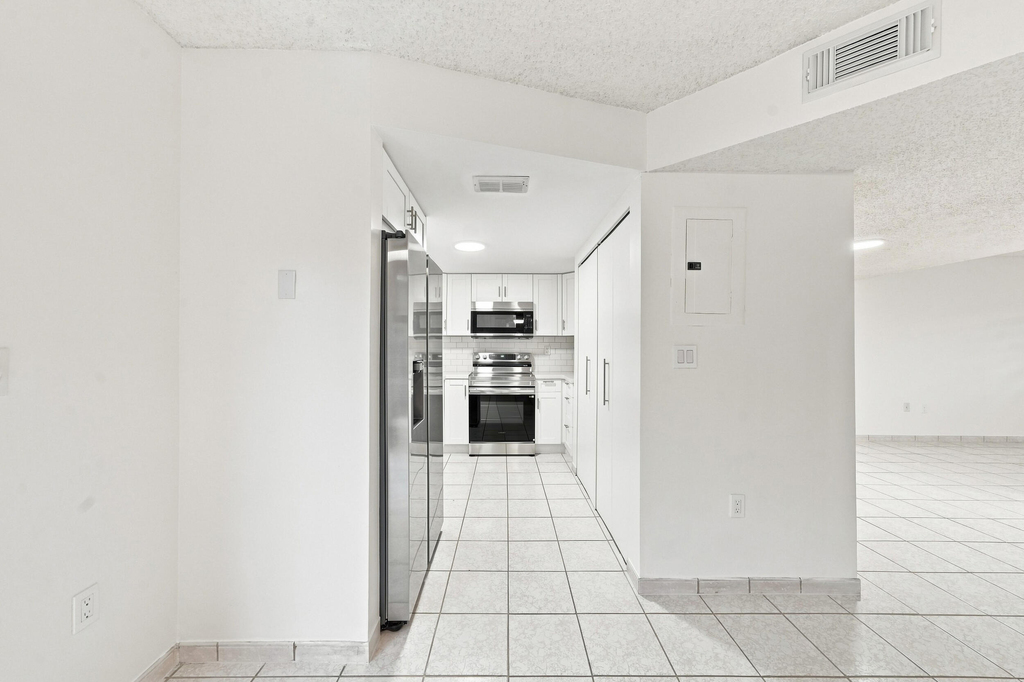2217 W 69th Street - Photo 4