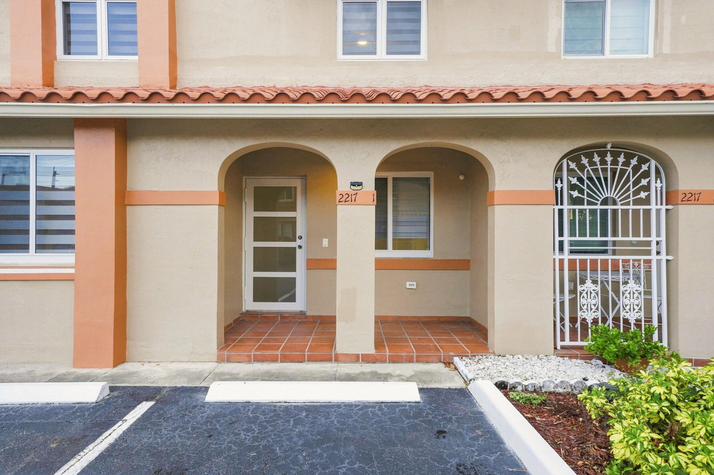 2217 W 69th Street - Photo 0