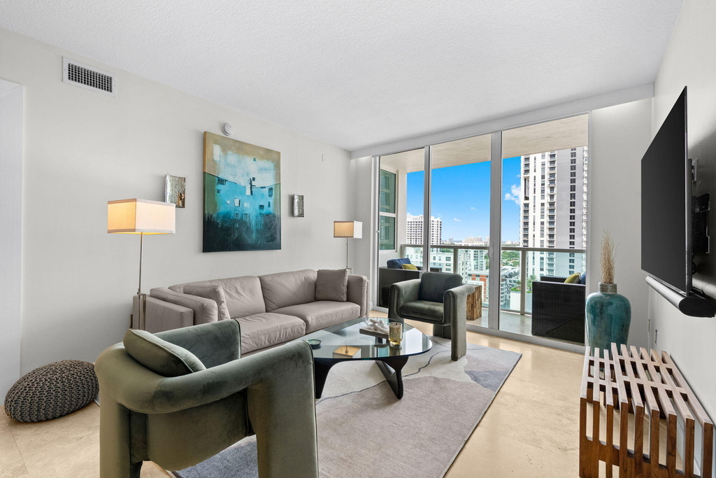 350 Se 2nd Street - Photo 1