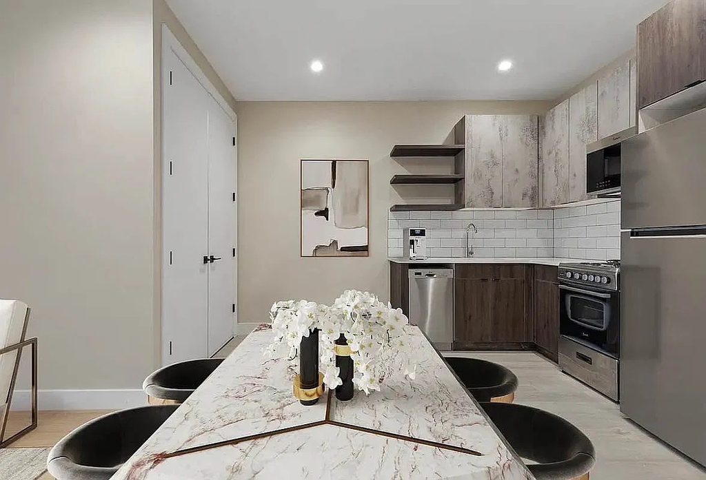 1546 Brooklyn Avenue - Photo 4