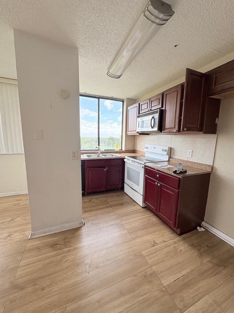4222 Inverrary Boulevard - Photo 3