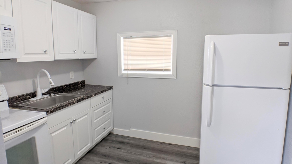 1945 Liberty Street - Photo 3