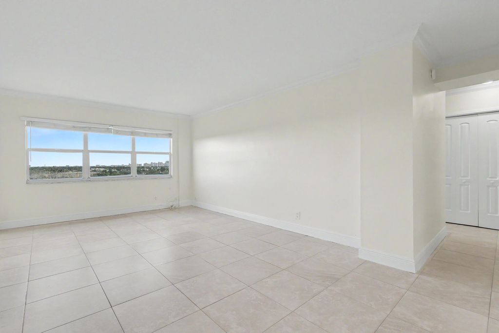 2555 Ne 11th Street - Photo 12