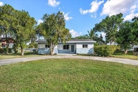 4610 Sunset Boulevard - Photo 1