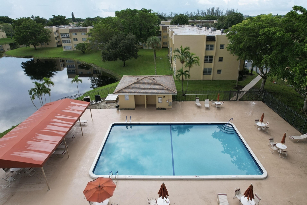5980 Nw 64th Avenue - Photo 3