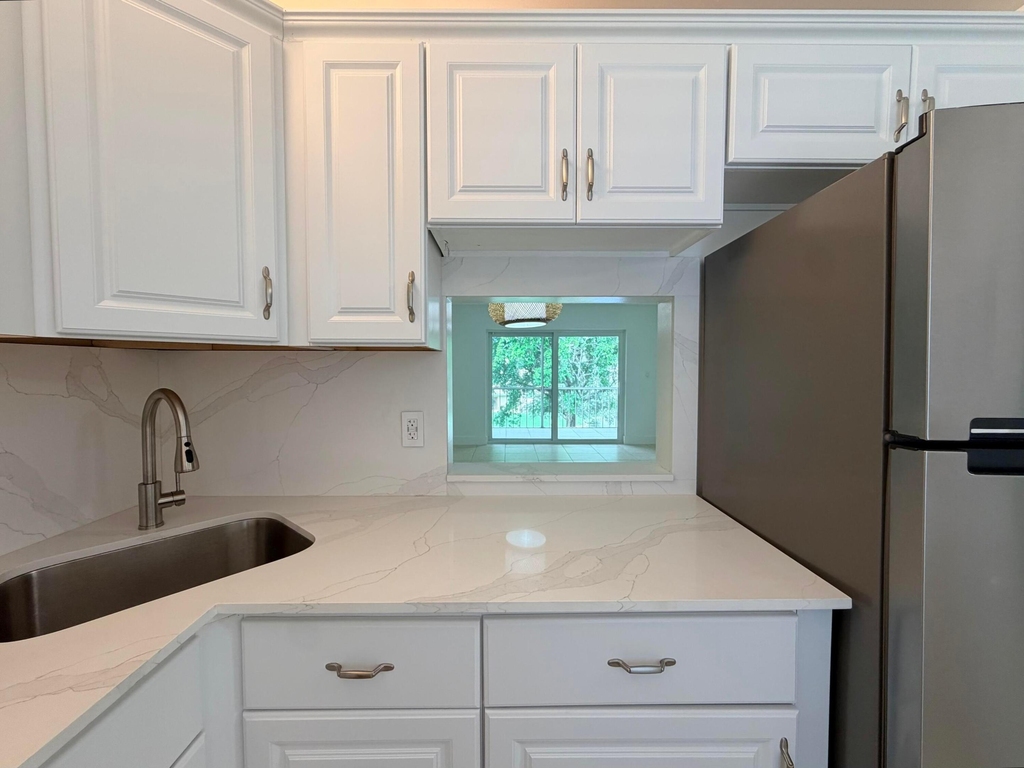 5980 Nw 64th Avenue - Photo 9
